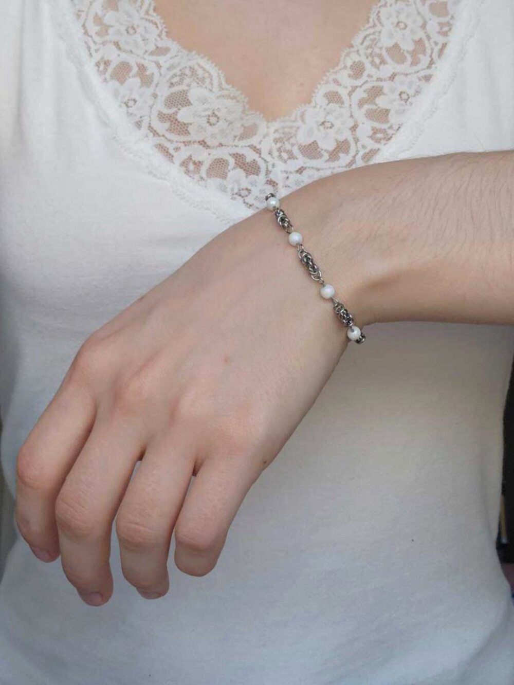 Vintage delicate silver chain bracelet with white pearls